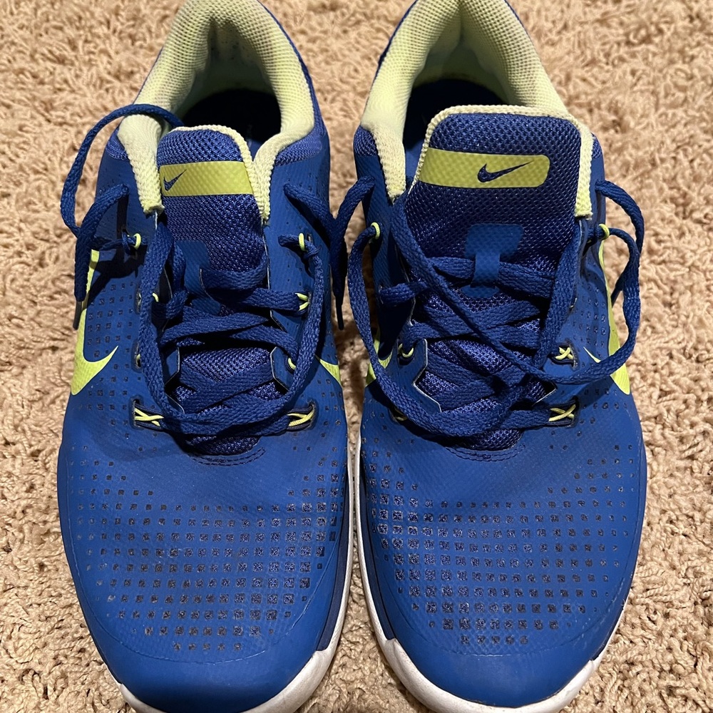 Golf shoes